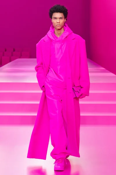 Look 18